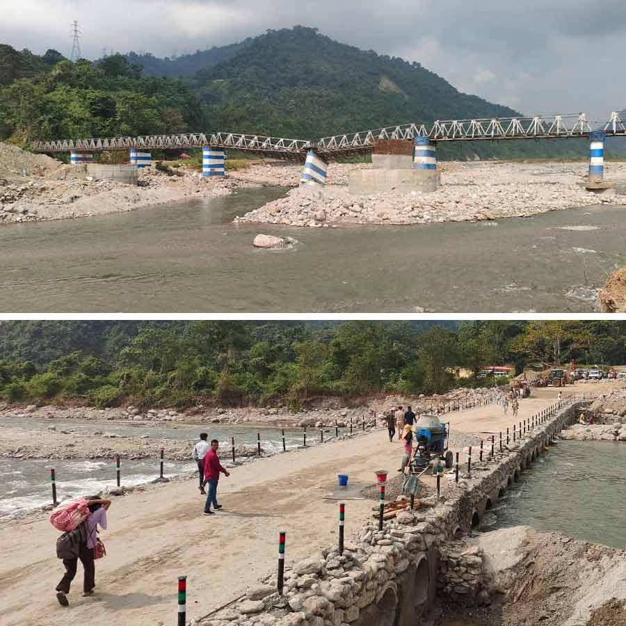 (বাঁ দিকে) দুধিয়ায় বালাসন নদীর উপরে ভেঙে যাওয়া পুরনো লোহার সেতু। তৈরি হওয়া নতুন অস্থায়ী সেতু (ডান দিকে)।