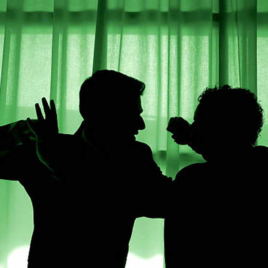 Security guard beaten on the streets at Prince Anwar Shah Road for protesting against illegal business dgtl