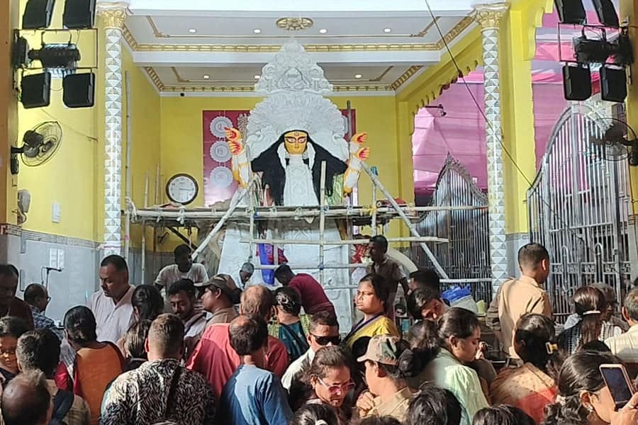 এ দিনই সকাল সাড়ে নয়টায় হবে অঞ্জলি। 