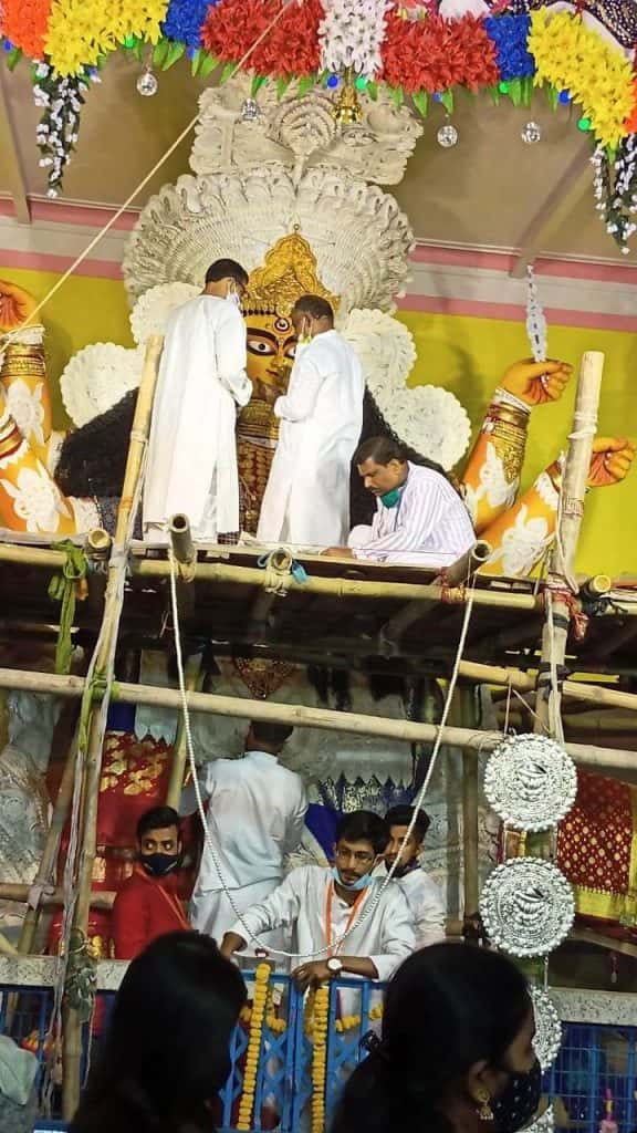 আগামী বুধবার ২৯ অক্টোবর সন্ধ্যায় দেবীকে সাজানো হবে। 