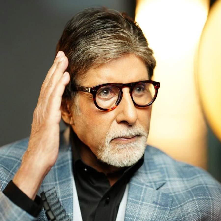 Amitabh Bachchan gets trolled distributed sweets and cash to his staff in diwali dgtl