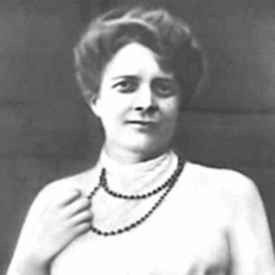Bhagini Nivedita received lessons in Indian civilization and culture from Swami Vivekananda