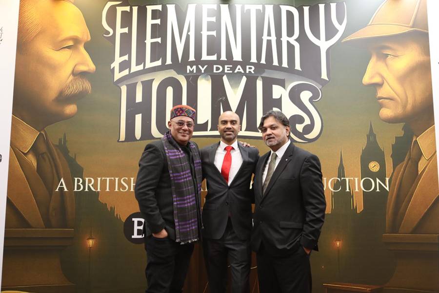 লন্ডনের গিল্ড হলে প্রথম ইংরেজি ছবির ঘোষণায় সৃজিত মুখোপাধ্যায়।