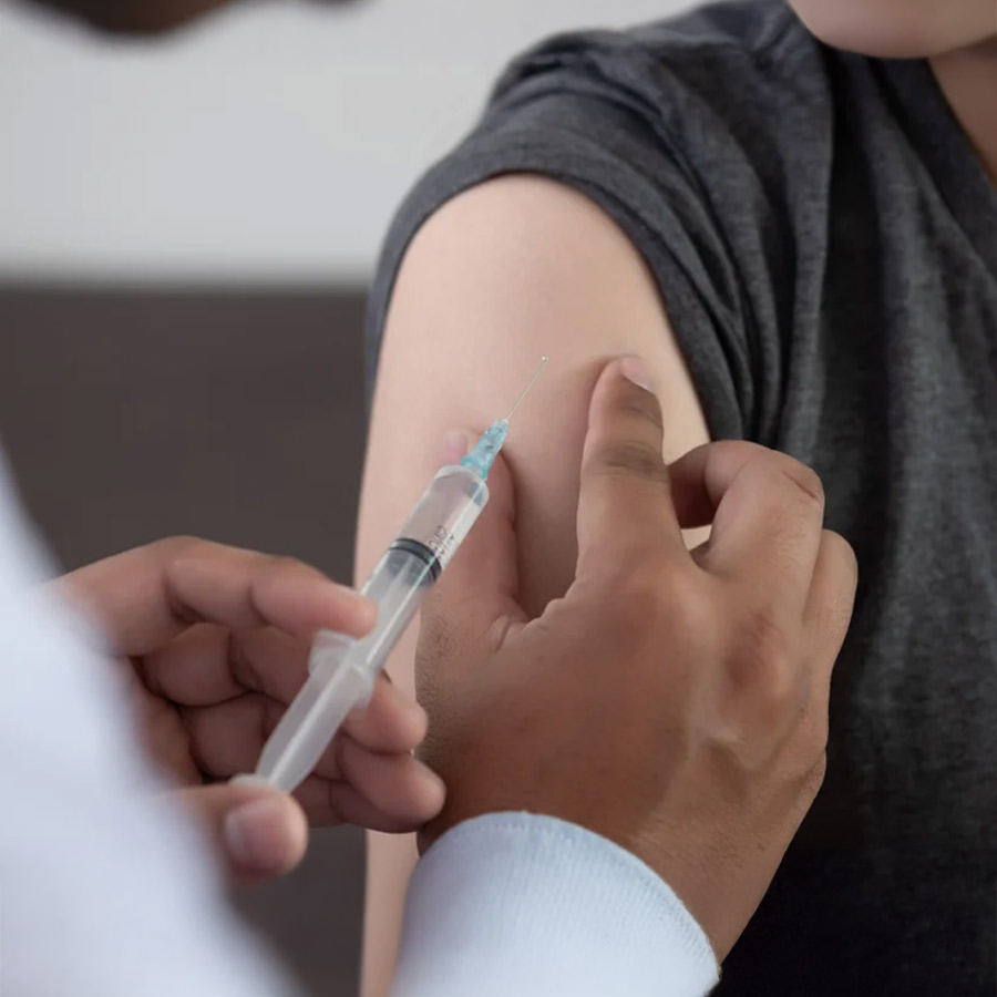 An internal medicine specialist from Apollo Multispeciality Hospital is advising on preventive medicine for a healthy lifestyle dgtl