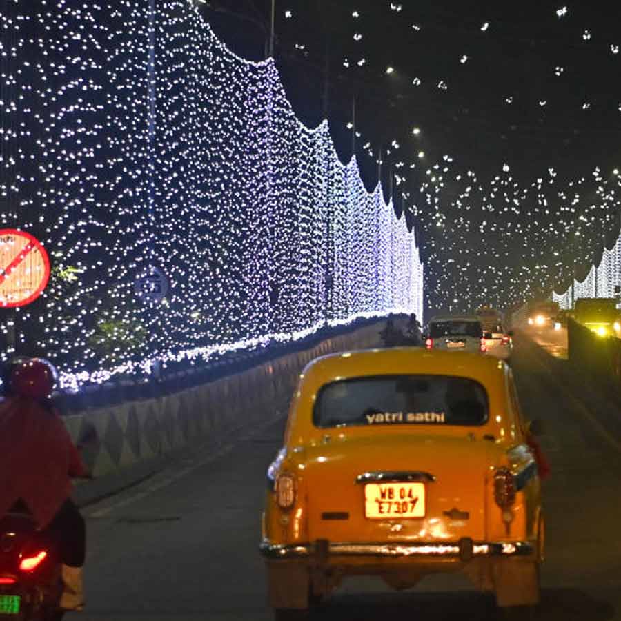 Accidents are increasing due to LED lights, bus organization demands intervention from the transport department