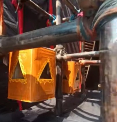 ‘হারানো শিল্প’ দেখতে চলে যেতে হবে রথতলা সাপুড়িয়া পাড়াতে। 