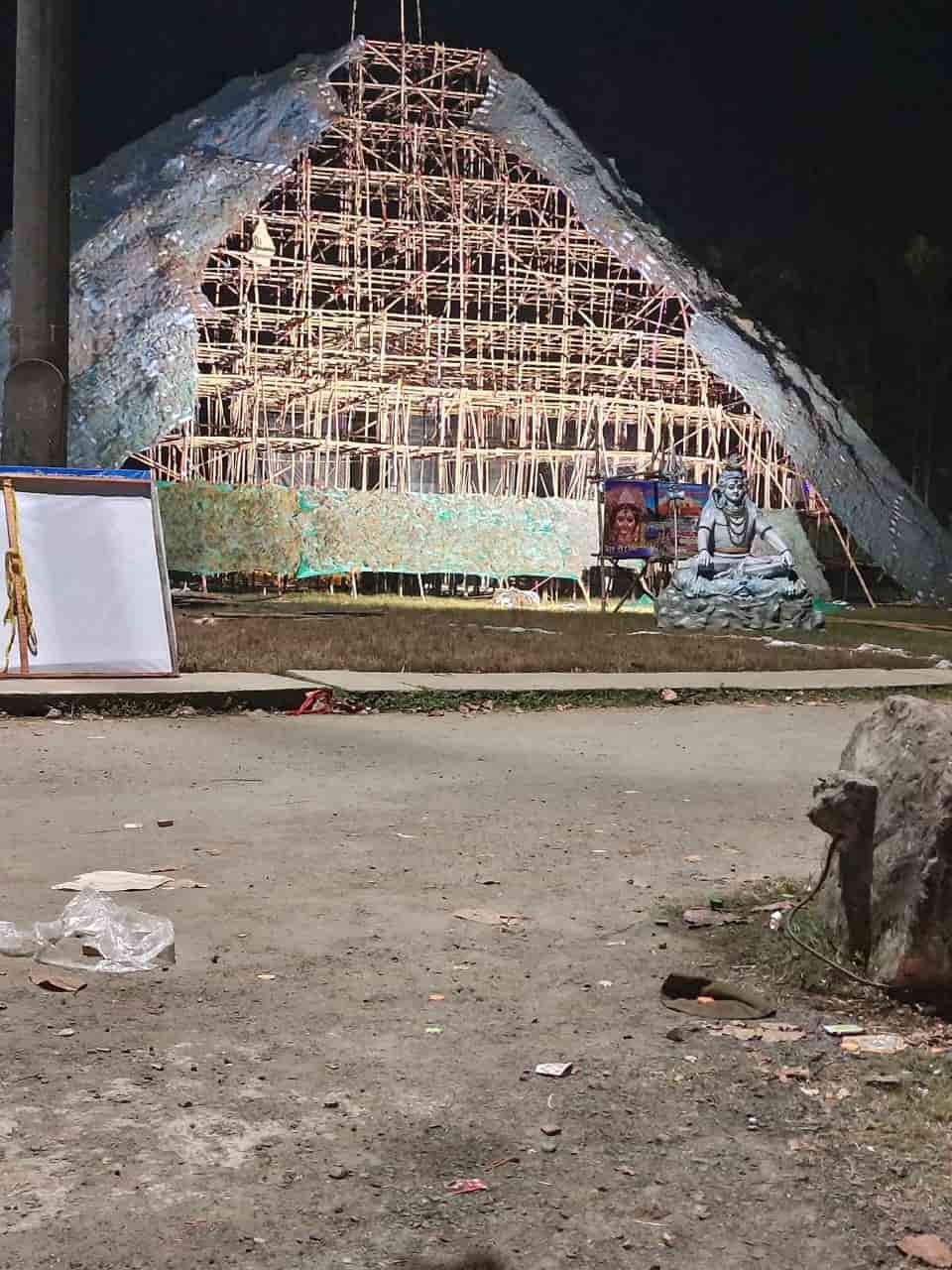 এর পরেই পড়বে কালীনগর গভর্মেন্ট কলোনী। এখানে গেলেই দেখা যাবে ‘কৈলাশে তাণ্ডব’।  