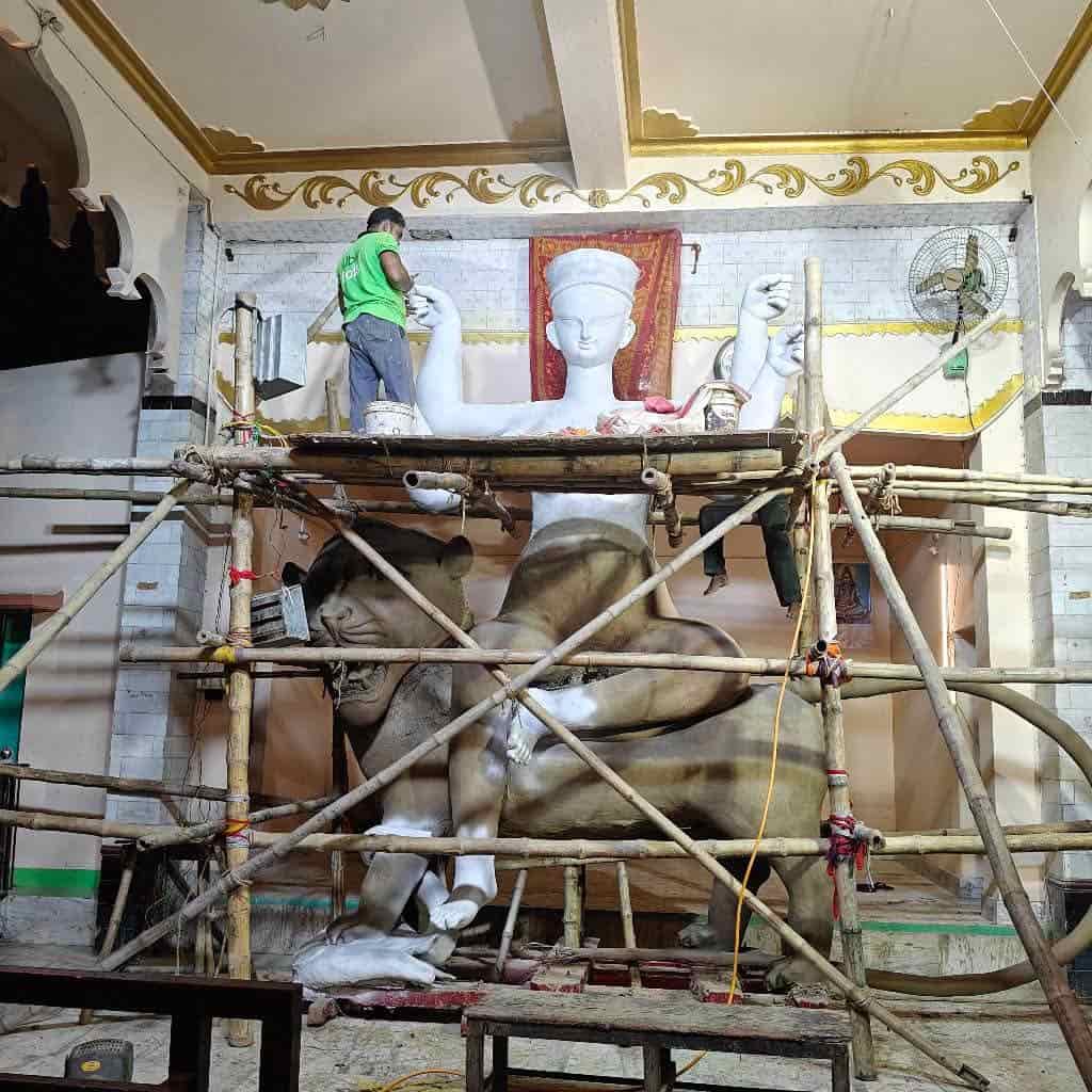 ‘বুড়ি মা’-এর ‘ছোট মা’-এর দর্শন না করে কি ফেরা যায়! এর জন্য যেতেই হবে ‘কাঁঠালপোতা বারোয়ারি’তে। 