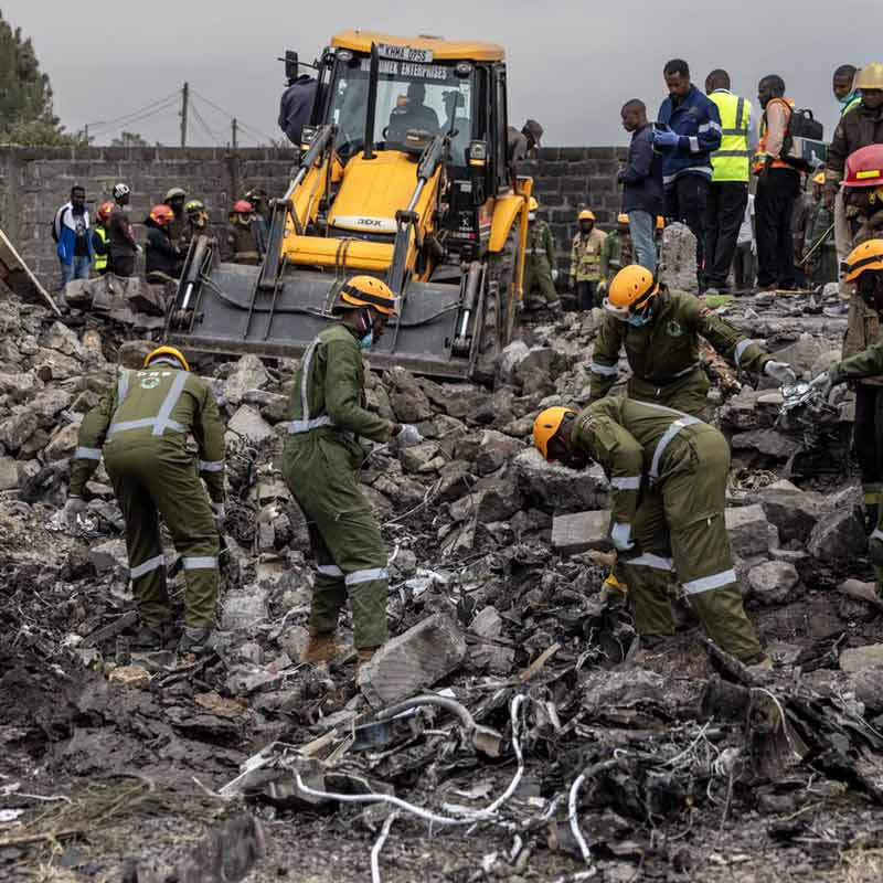 কেনিয়ায় মঙ্গলবার ভেঙে পড়েছে বিমান। চলছে উদ্ধারকাজ।