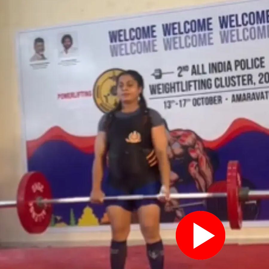 A video shows pregnant woman lifts 145 Kg and bagged a medal in national level dgtl