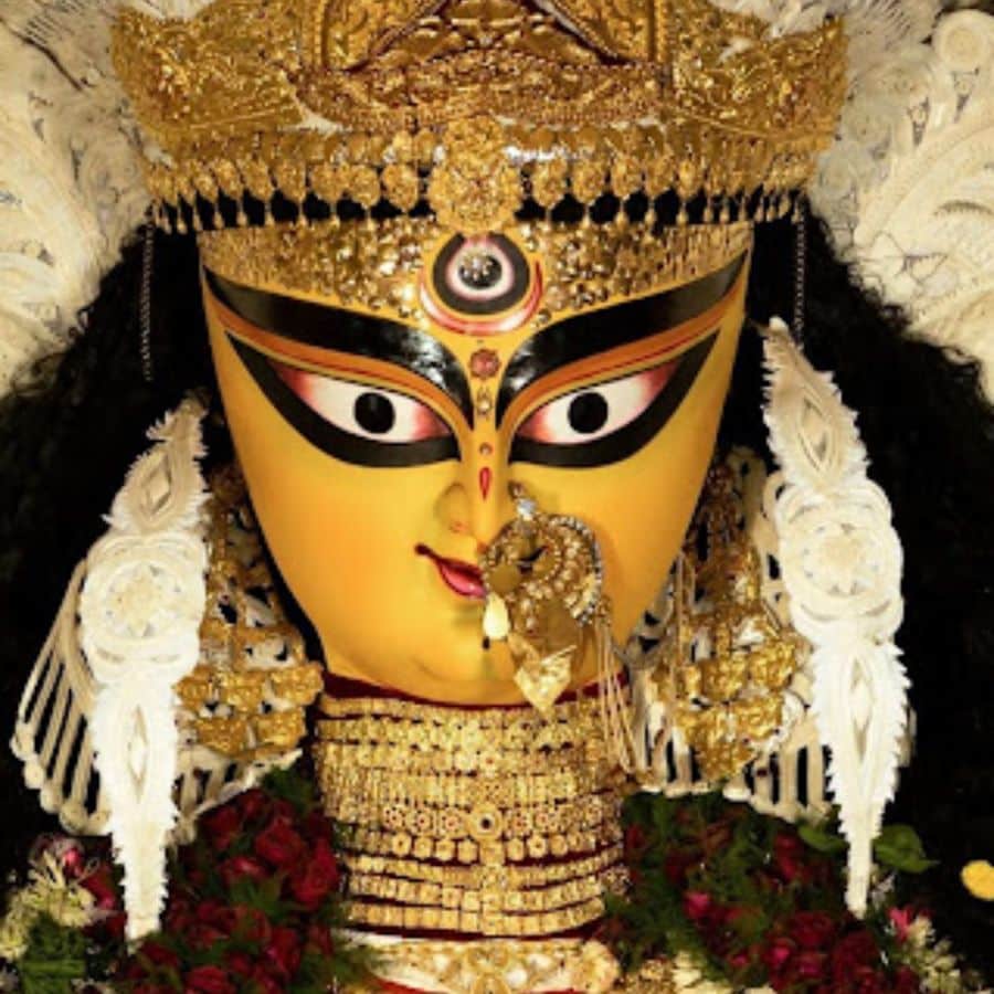 Devotees offer blood by slitting their chests at Jagadhatri buri maa in Chandannagar dgtl