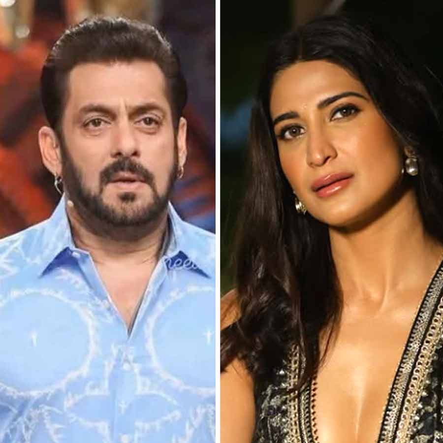 (বাঁ দিকে) সলমন খান (ডান দিকে) অহনা কুমরা।