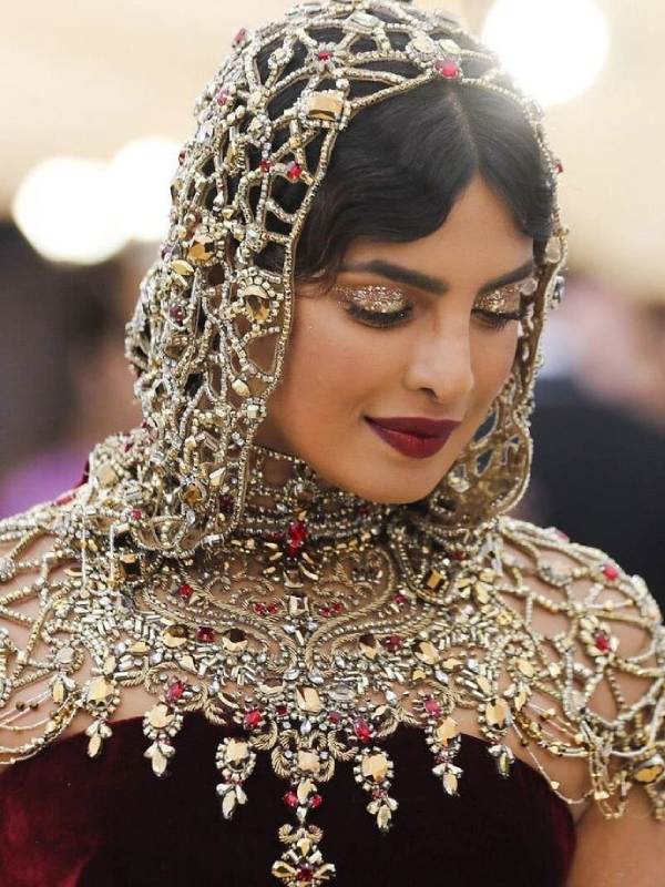 মেট গালা-এ প্রিয়ঙ্কা চোপড়া। 