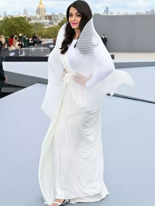 প্যারিস ফ্যাশন উইকে ঐশ্বর্য রাই বচ্চন। 