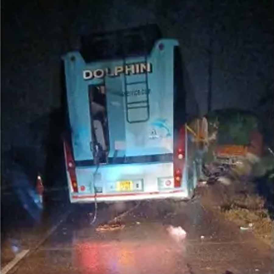 Kolkata-bound bus crashes into truck in Balasore Odisha, few dead, many others injured dgtl