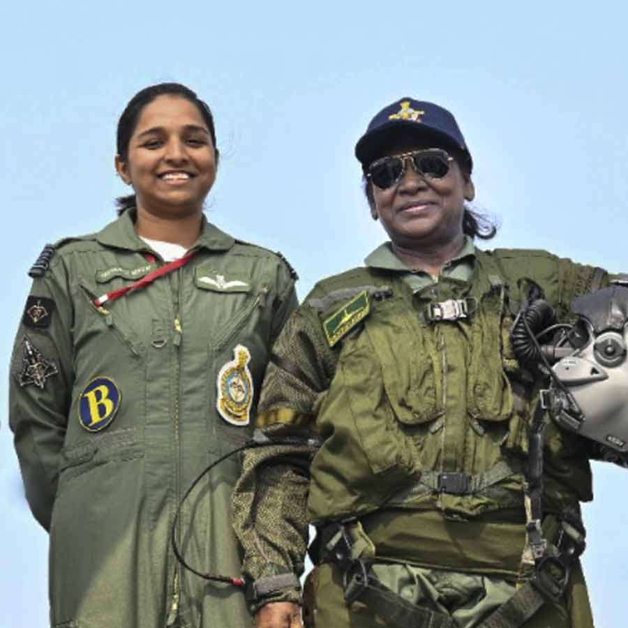 President Droupadi Murmu takes sortie in Rafale jet with Squadron Leader Shivangi Singh dgtl