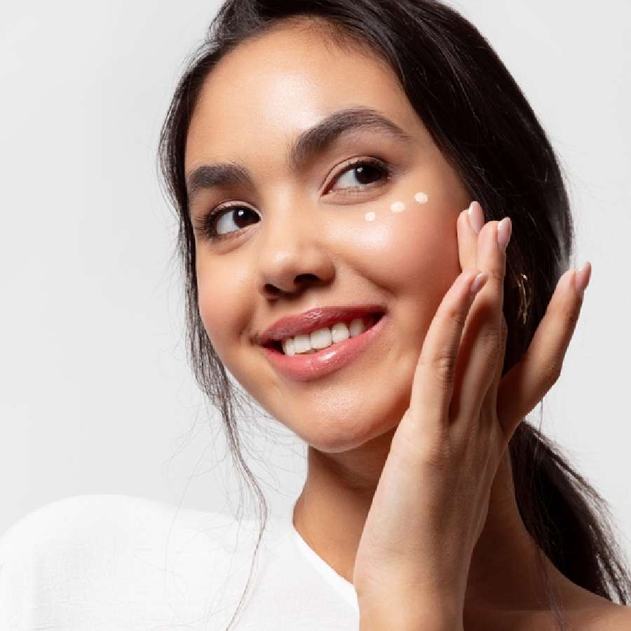 মাত্র দু’টি উপকরণেই গায়েব হবে চোখের তলার কালি।