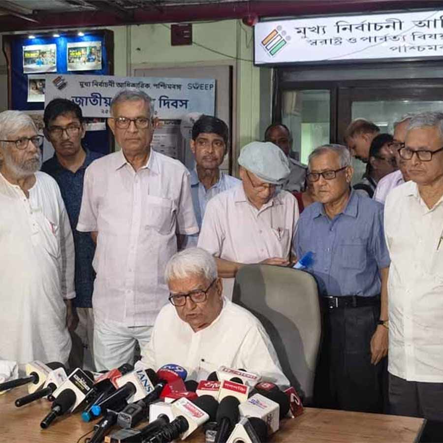 Left rally demands error free SIR, Congress to move court