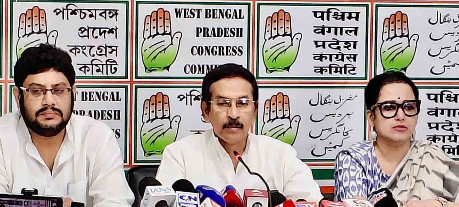 ‘হেল্প ডেস্ক’ ঘোষণা প্রদেশ কংগ্রেস সভাপতি শুভঙ্কর সরকারের। বিধান ভবনে।