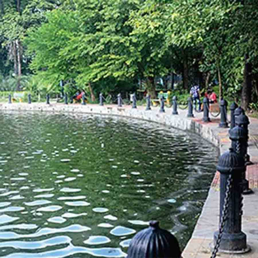 Chhath Puja concluded without any untoward incident around the two lakes