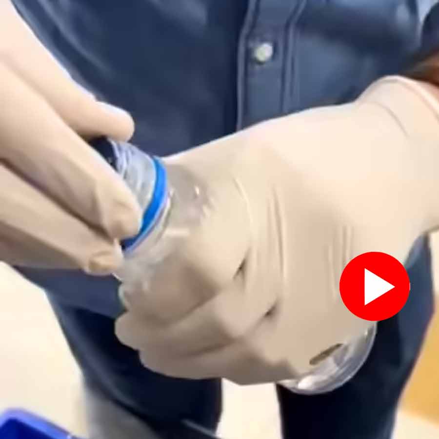 Delhi customs arrested passengers in Airport for bringing gold from Dubai