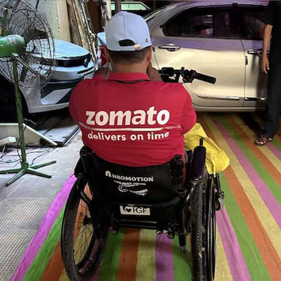 receiving an order from a wheelchair-bound delivery agent