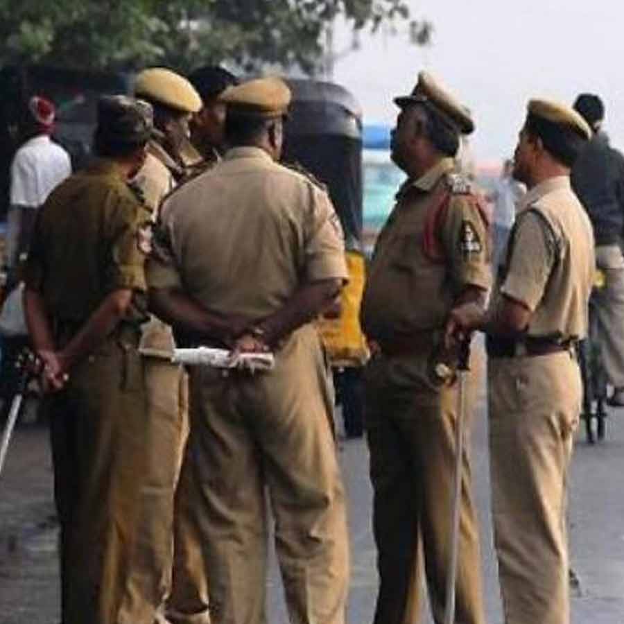 Body of a policeman recovered from road in Bihar dgtl