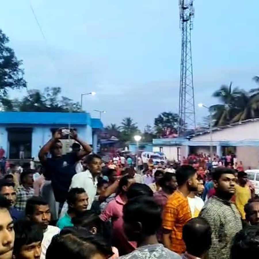 Villagers staged agitation at Chhatna Super Speciality Hospital after a boy died of Snake bite without getting treatment there dgtld