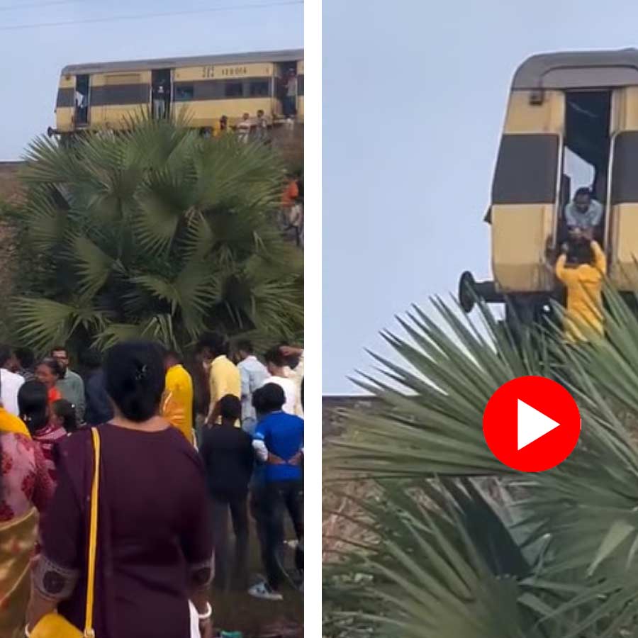 driver in Bihar is seen halting a train