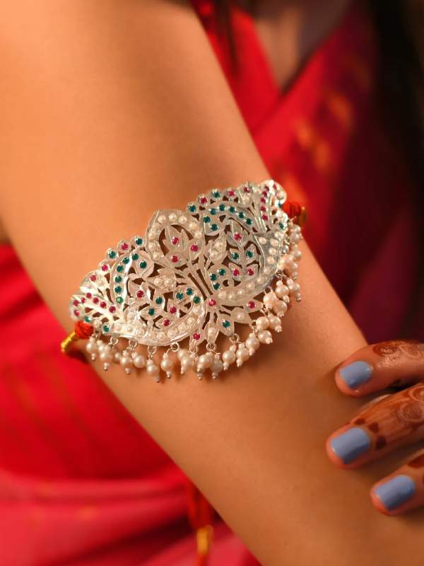 রুপোর সাজে নানারকম হাতের গয়নাই হোক আকর্ষণ! 