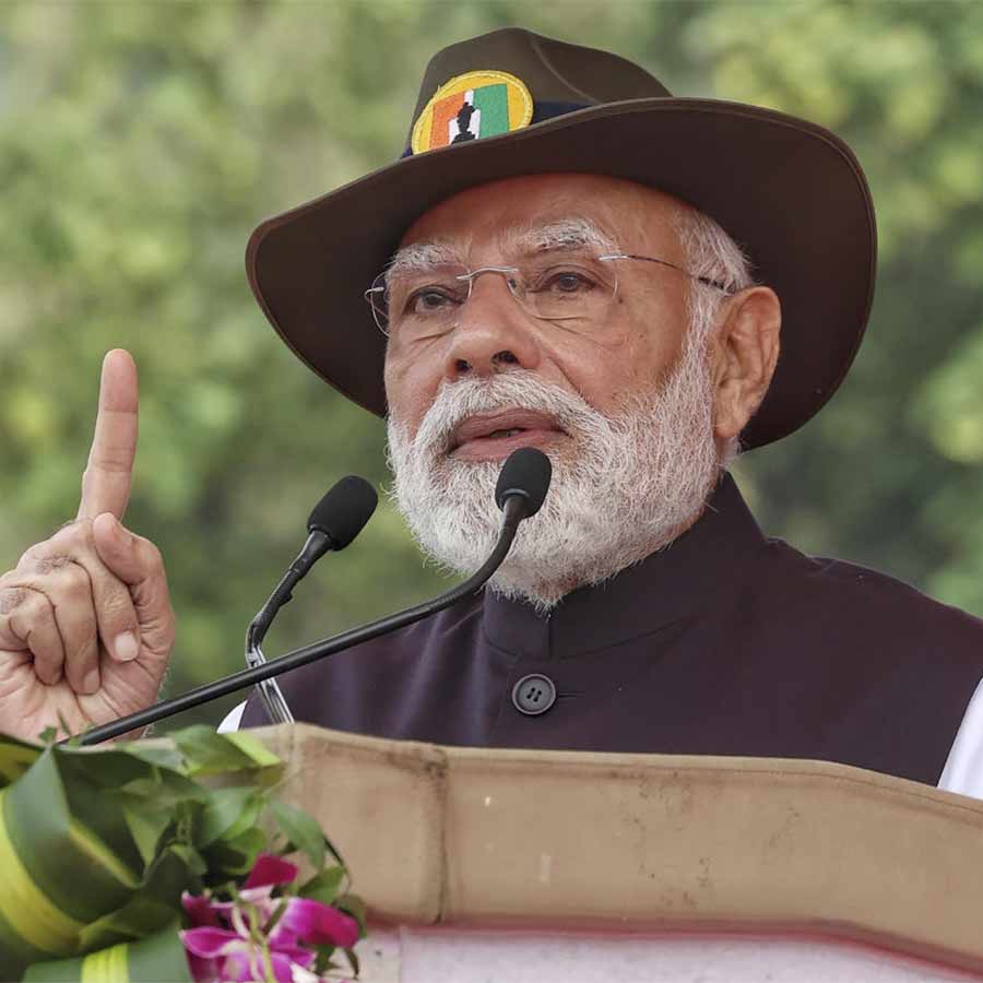 PM Narendra Modi says, ‘Congress removed part of Vande Mataram, were slaves to British’ dgtl
