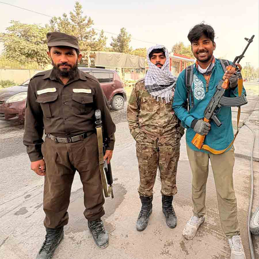 An youth from Baghmundi visted 12 different countries in 9 months by riding his bicycle