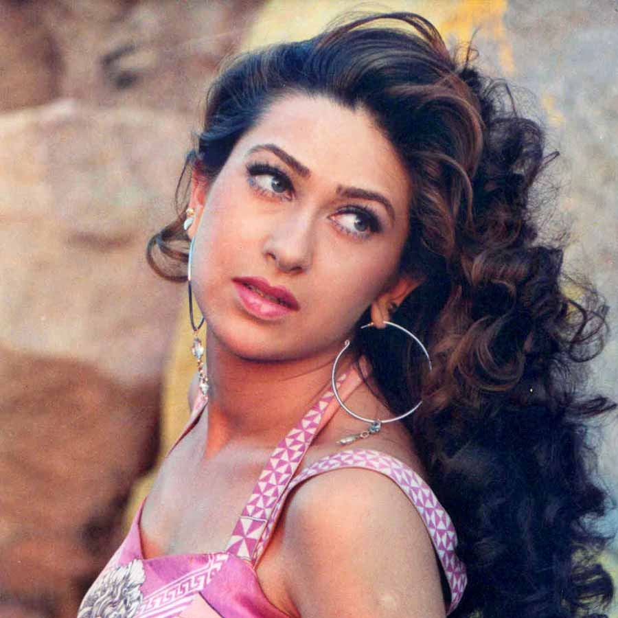 মুখে বুলি ফোটার আগে থেকেই বড় পর্দায় অভিনয়। বলিপাড়ায় কেরিয়ার তৈরি করবেন বলে শৈশব থেকেই স্থির করেছিলেন। সেইমতো প্রস্তুতিও নিয়েছিলেন। কিন্তু ভাগ্যের চাকা সেই পথে এগোয়নি। অক্ষয় কুমার, গোবিন্দ, সলমন খান, মোহনলালের মতো নায়কদের সঙ্গে অভিনয়ের সুযোগ পেলেও বলিউড থেকে বহু বছর আগেই ‘উধাও’ হয়ে গিয়েছেন বলি অভিনেত্রী করিশ্মা কপূরের ‘বোন’।