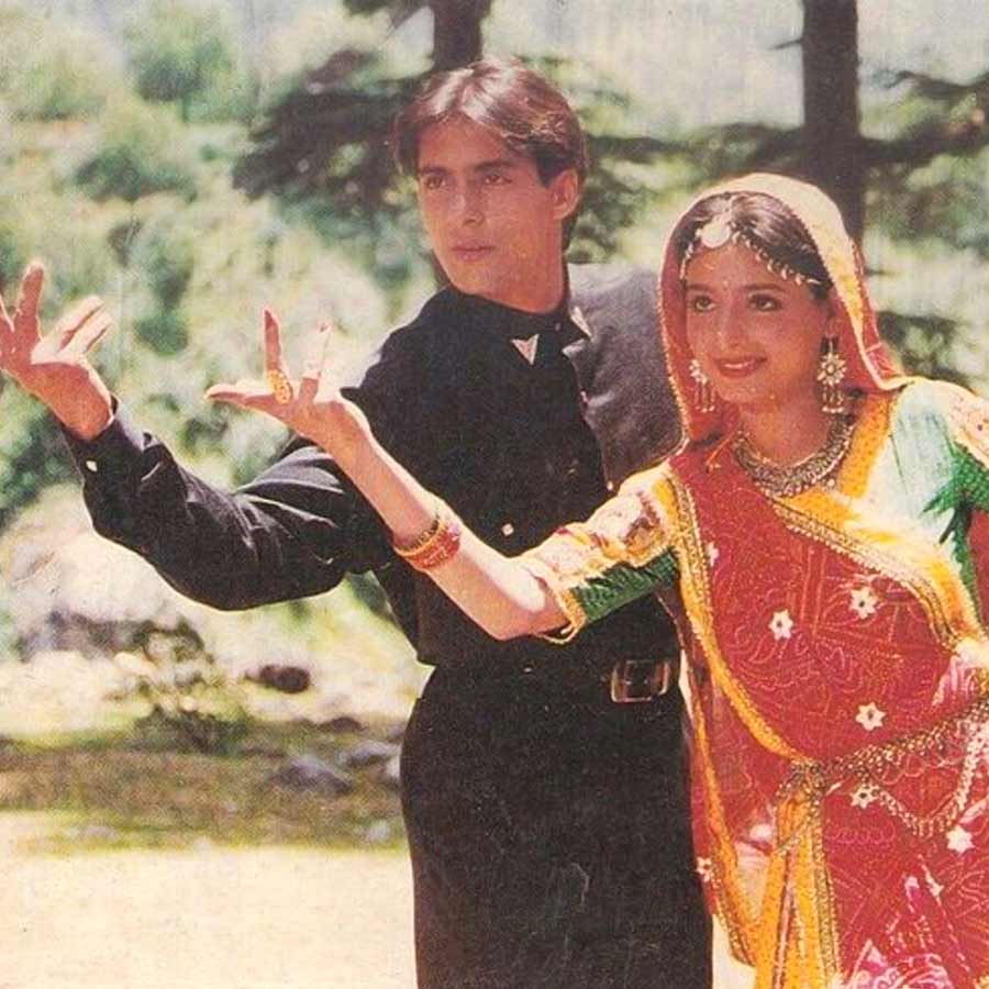 ১৯৯১ সালে প্রেক্ষাগৃহে মুক্তি পায় ‘সনম বেওয়াফা’। সলমন খান অভিনীত এই ছবিতে অভিনয় করে বিপুল প্রশংসা কুড়িয়েছিলেন কাঞ্চন। বলিপাড়ার নামকরা প্রযোজকদের নজরে পড়েছিলেন তিনি। তার পর একের পর এক হিন্দি ছবিতে অভিনয়ের প্রস্তাব পেতে শুরু করেছিলেন।