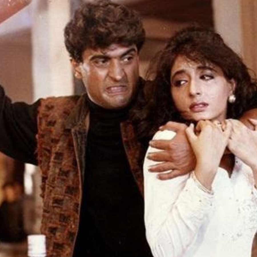 ‘কুলি নম্বর ওয়ান’ ছবিতে করিশ্মার বোনের চরিত্রে অভিনয়ের সুযোগ পেয়েছিলেন কাঞ্চন। বক্স অফিসে সফল হওয়া ছবিতে অভিনয় করলেও ভাগ্য ফিরল না কাঞ্চনের। কেউ তাঁকে আর মুখ্যচরিত্রে অভিনয়ের প্রস্তাব দিচ্ছিলেন না বলে কানাঘুষো শোনা যেতে থাকে।