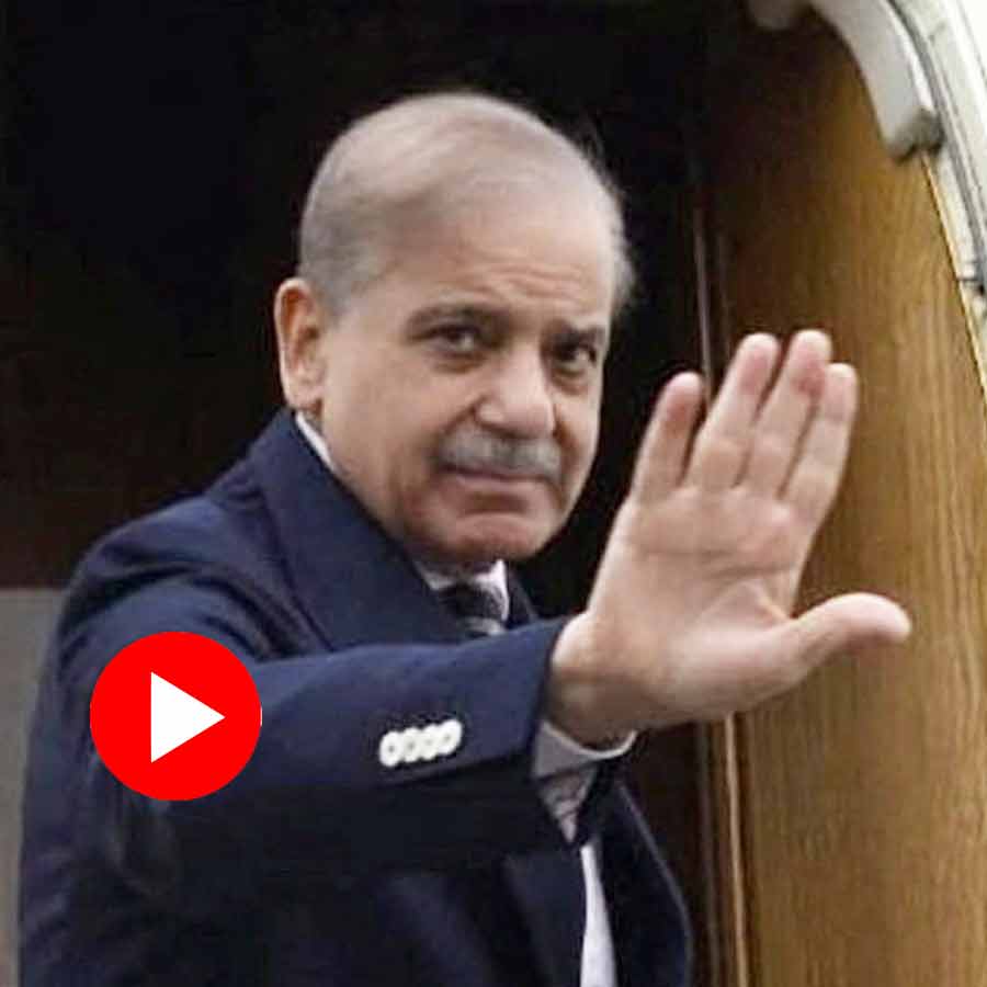 ideo shows Pakistan PM rushing to greet Putin