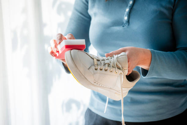 জুতো পরিষ্কার রাখা: যে জুতো প্রতি দিন ব্যবহার করছেন, তা নিয়মিত পরিষ্কার রাখুন। কারণ, জুতোর মধ্যে ব্যাকটেরিয়া জন্মালে পায়ে দুর্গন্ধ হতে পারে। পুজোর জন্য নতুন বা শুকনো জুতো ব্যবহার করুন।  (এই প্রতিবেদনটি ‘আনন্দ উৎসব’ ফিচারের একটি অংশ)।