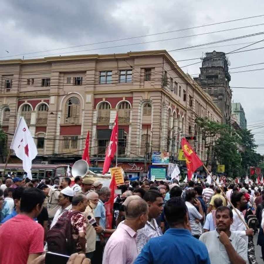 বামেদের ডাকে শান্তি মিছিল। কলকাতায়।