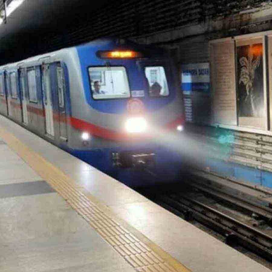 Sufferings at North-South Metro continues, passengers annoyed