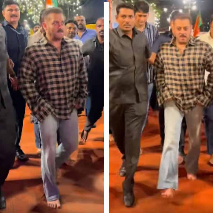 Salman Khan was running barefoot to attend a Ganesh Puja at Bandra dgtl