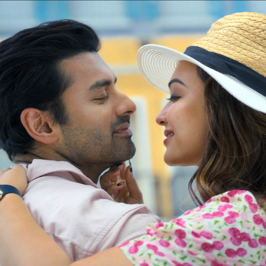 গানের দৃশ্যে অঙ্কুশ-কৌশানী।