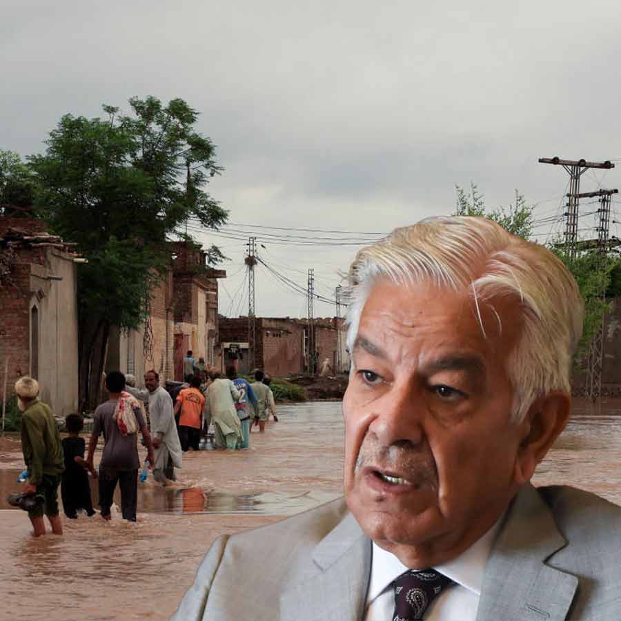 Pakistan\\\'s Defence Minister Khawaja Asif has said that flood water should be stored at home