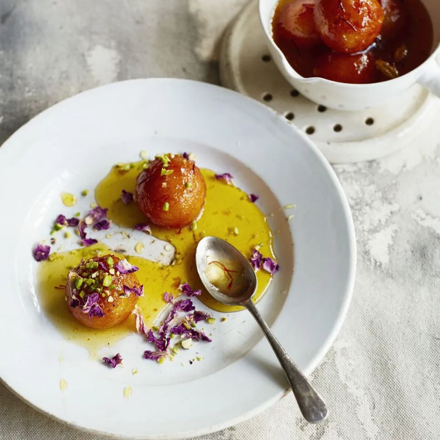 ৯. পুজোর সন্ধেয় আড্ডা কিংবা ভোগ শেষে পারিবারিক ভোজ—সব ক্ষেত্রেই এই মিষ্টি জমিয়ে দেবে মুহূর্ত।