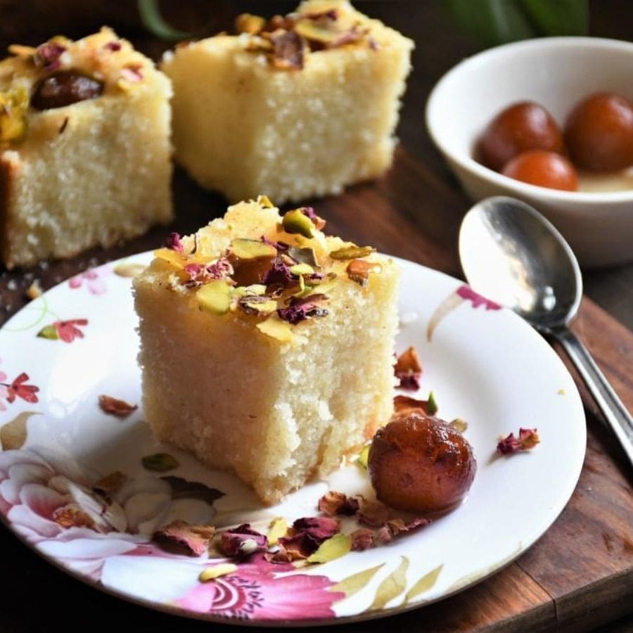 ১১. মিষ্টিপ্রেমীরা ইতিমধ্যেই বলছেন, পুজোর বাজারে যদি নতুন ট্রেন্ড আসে, তবে সেটা এই ফিউশন রেসিপিই।