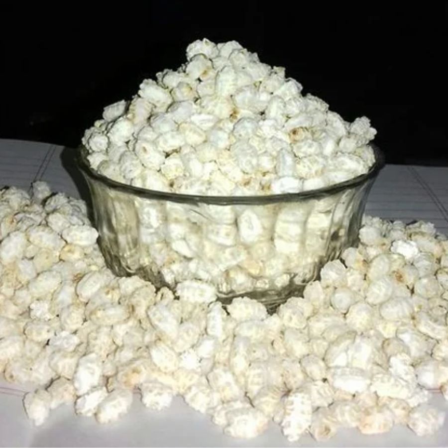 প্রণালী: ১. প্রথমে খই একটু জল ছিটিয়ে ভিজিয়ে নরম করে নিন।