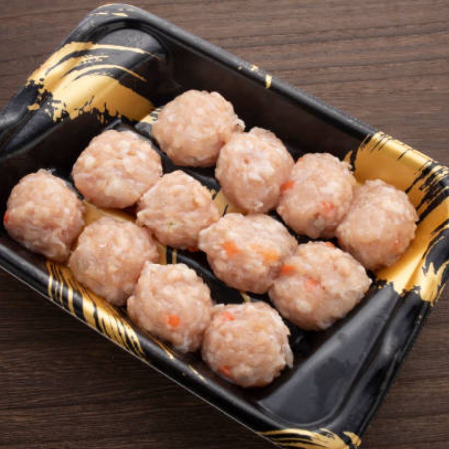 ৫. মিশ্রণটি ভাল ভাবে মেখে ছোট ছোট চপের আকারে গড়ে নিন।