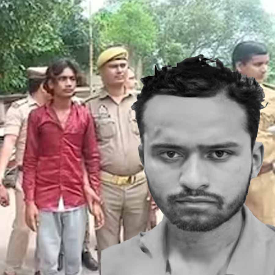 বন্ধুদের হাতে বন্ধু খুন। (ইনসেটে) নিহত যুবক হৃষীকেশ। গ্রাফিক: আনন্দবাজার ডট কম।