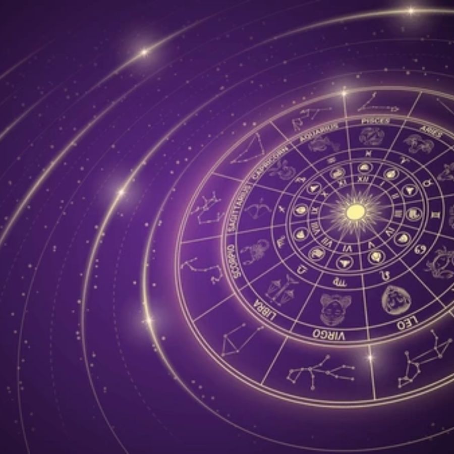 ২। সামনেই তো পুজো, ঠাকুর দেখতে যাওয়ার সঙ্গী খোঁজার আগে এক বার রাশিটা মিলিয়ে নিন। না হলে মাঝরাস্তায় ঝুটঝামেলা কারই বা ভাল লাগে!   