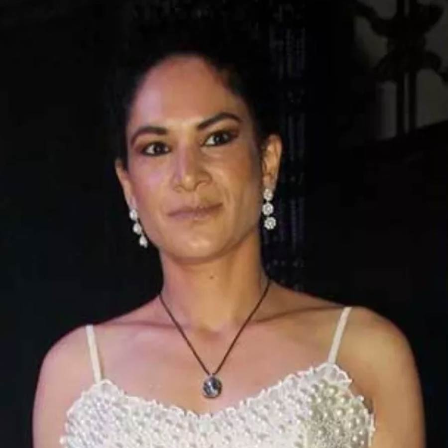 Naseeruddin Shah was married to 15 years older Parveen Murad, took 12 years to pay alimony