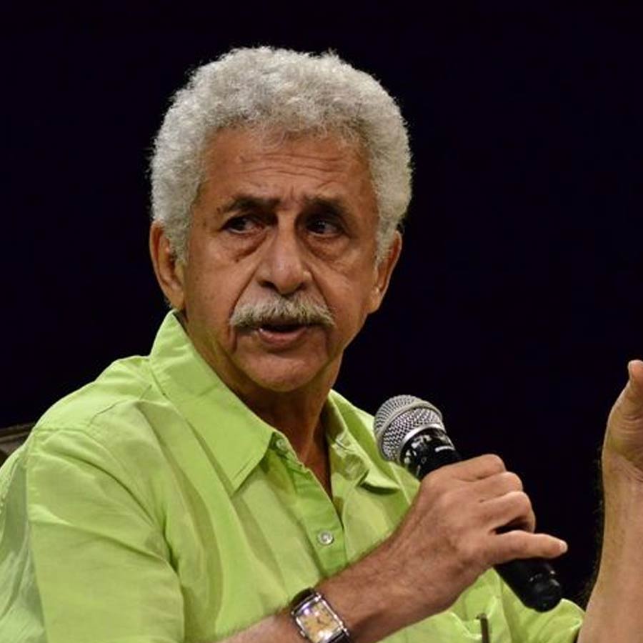 Naseeruddin Shah was married to 15 years older Parveen Murad, took 12 years to pay alimony